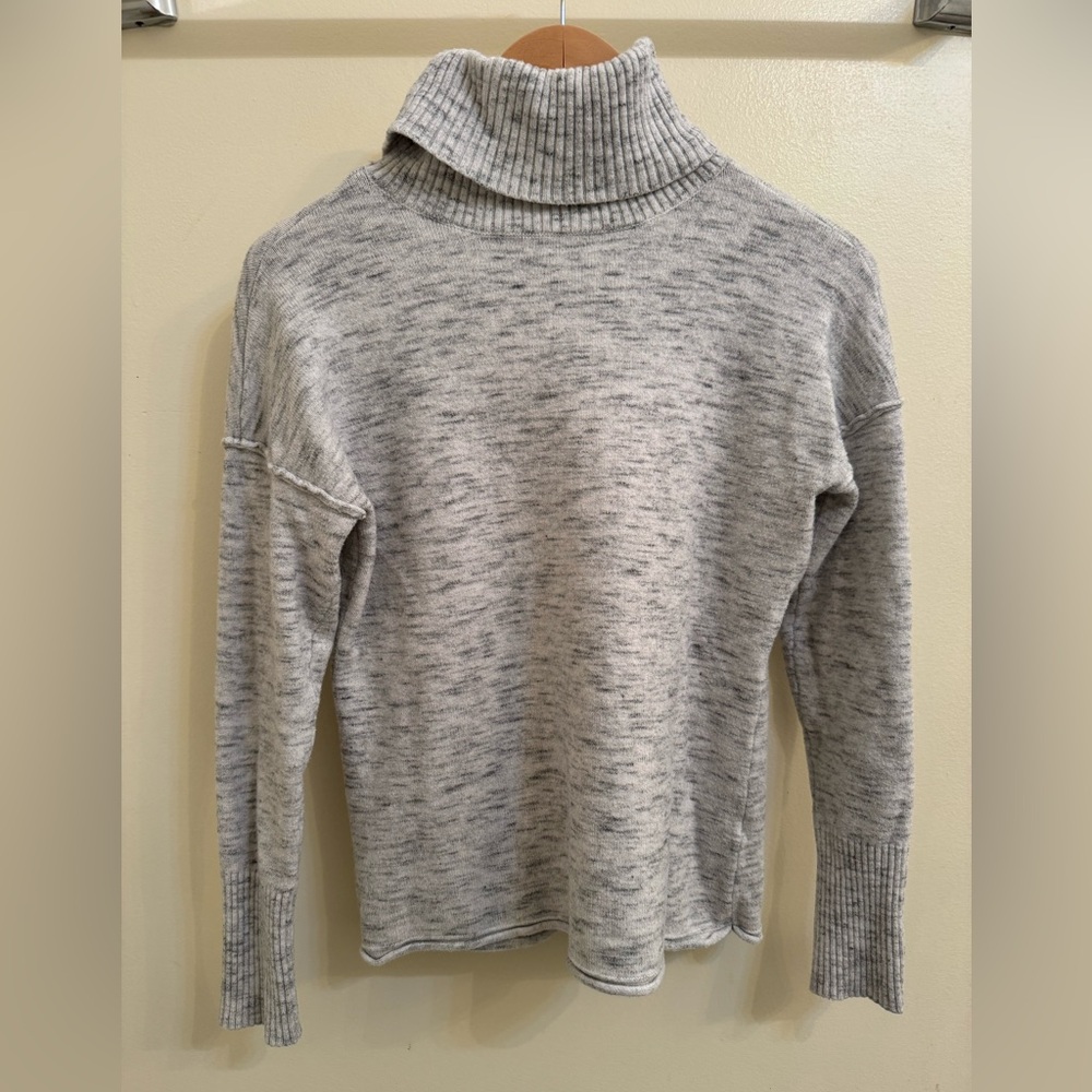RD Style Heather Fitted Gray Turtleneck Sweater